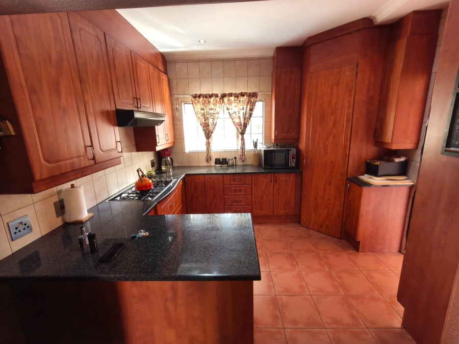 3 Bedroom Property for Sale in Safari Gardens North West
